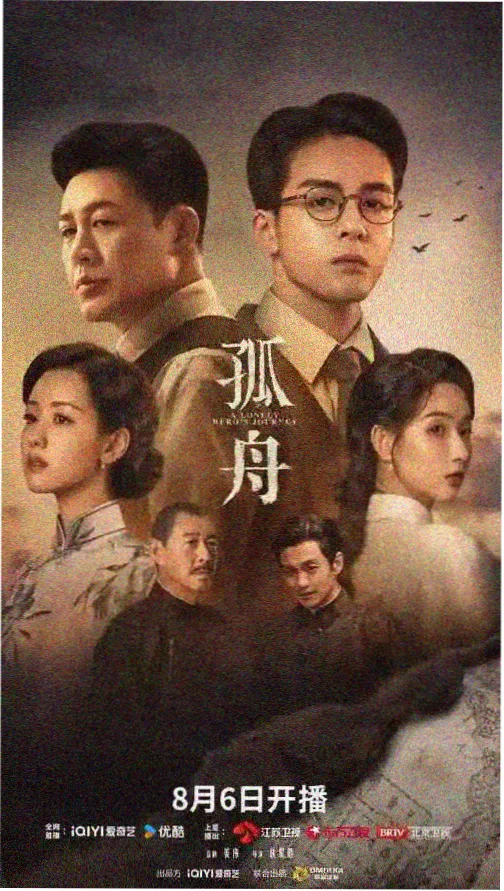单元剧封套陈列在雾紫色货架格中